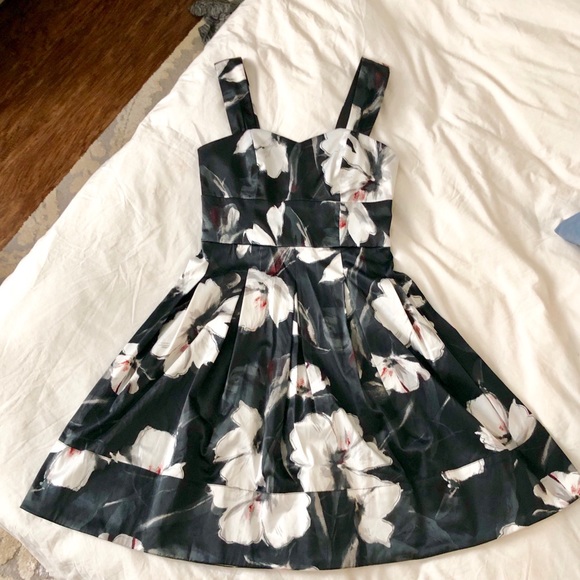 White House Black Market dress - Picture 3 of 6